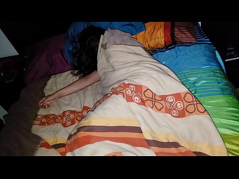❤️ Stepson dema ku di xew de ye, xatirê dayika xwe ya ciwan dike. ❤️  Sex li porno ku.sexera.ru ❌❤
